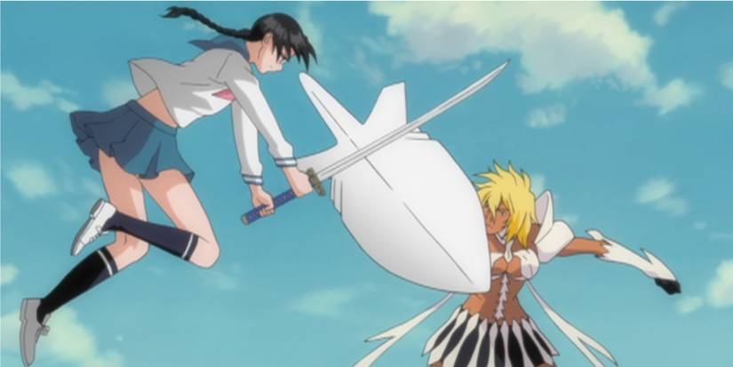 Lisa Yadomaru clashing with Tier Harribel in Bleach