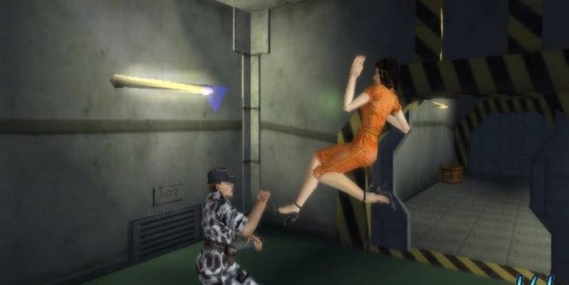 Promotional screenshot of Lucy Liu's character fighting an enemy in Charlie's Angels