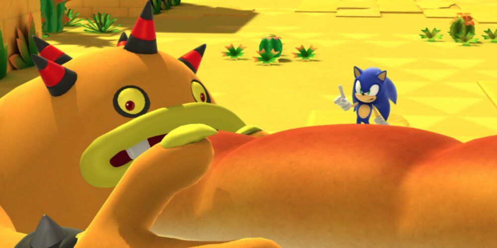 Sonic looking at Zomom as he eats a sandwich 
