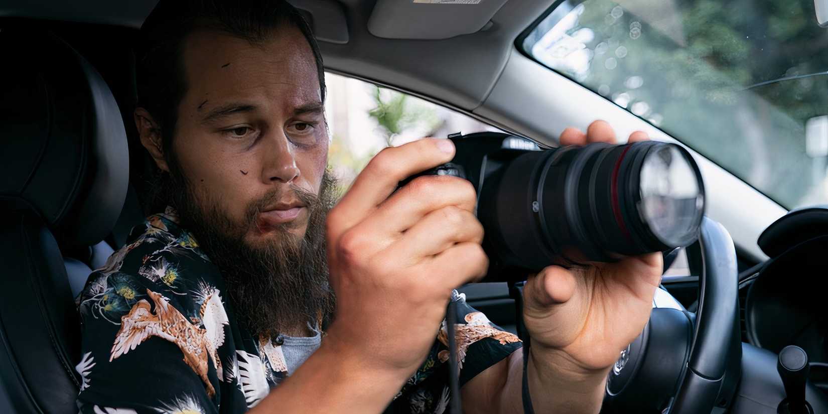 Mo bassi with a camera