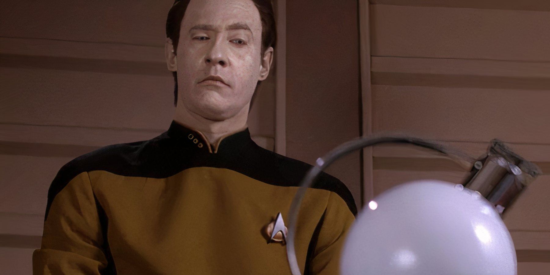 Brent Spiner as Data with his kettle in Star Trek The Next Generation Timescape