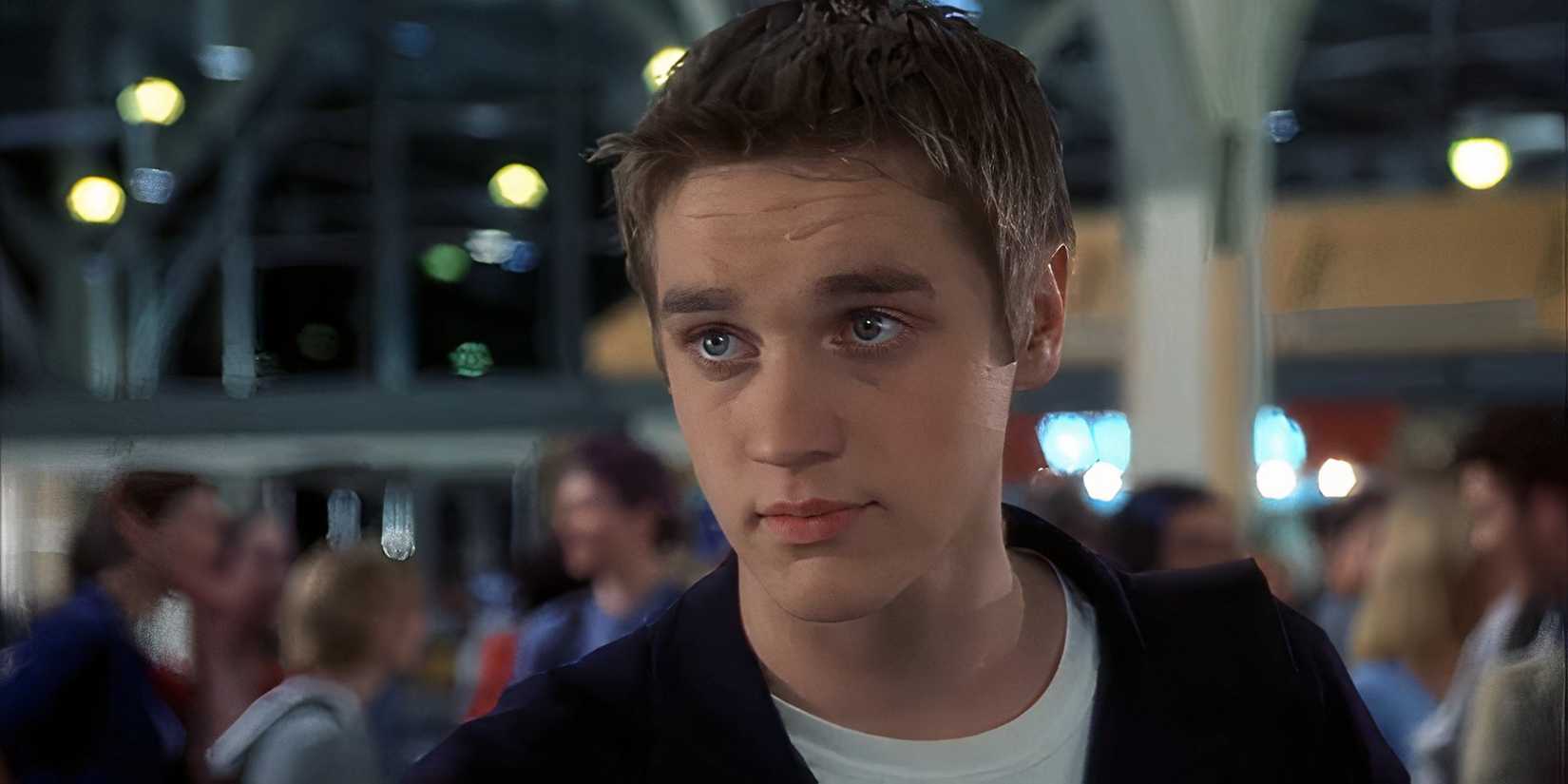 Alex Browning (Devon Sawa) in Final Destination