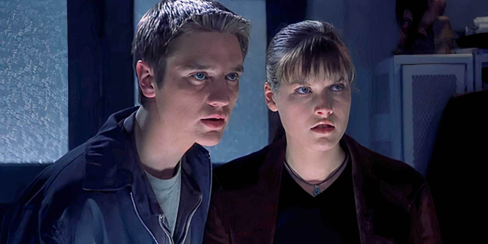 Alex Browning (Devon Sawa) and Clear Rivers (Ali Larter) in Final Destination