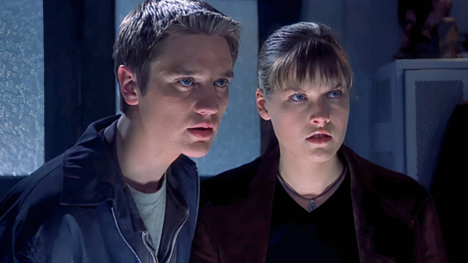 Alex Browning (Devon Sawa) and Clear Rivers (Ali Larter) in Final Destination