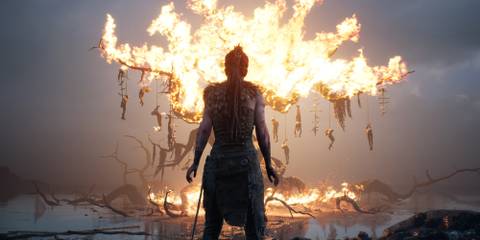 Hellblade Senua Looking At A Burning Tree