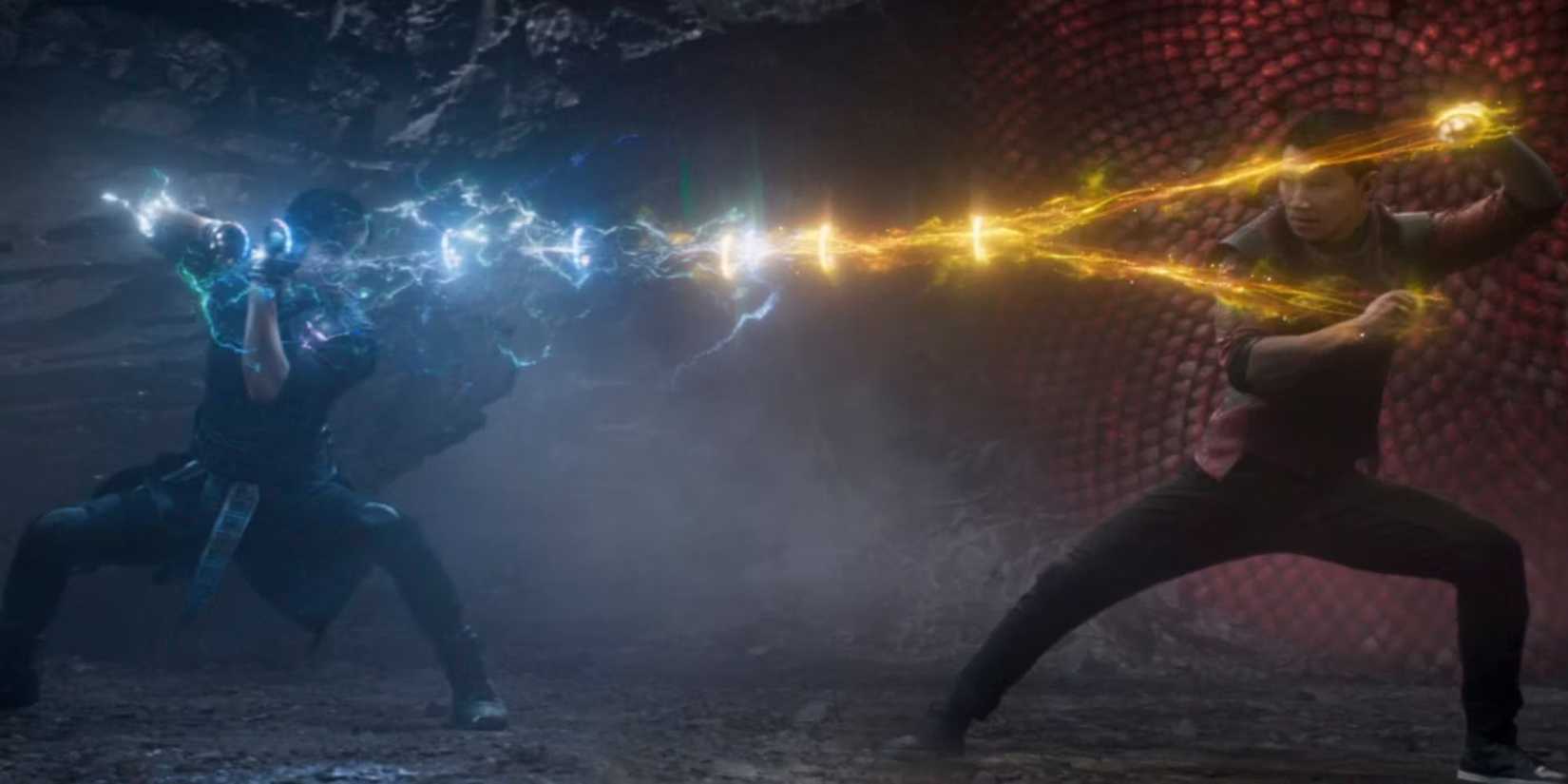 Shang-Chi uses the 10 rings to battle his father, Wenwu.