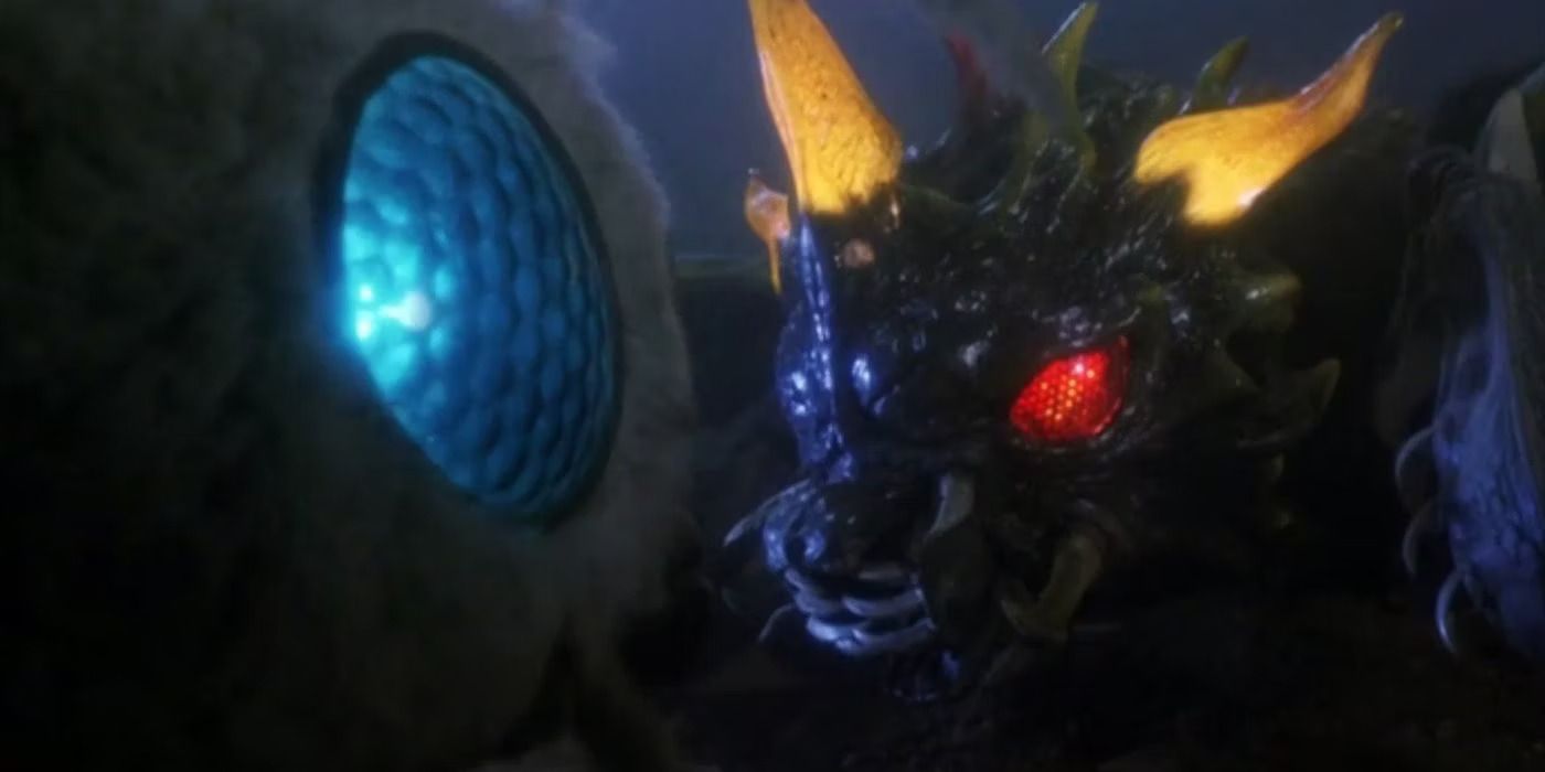 Godzilla-vs-Mothra-Battra-close-up (1)