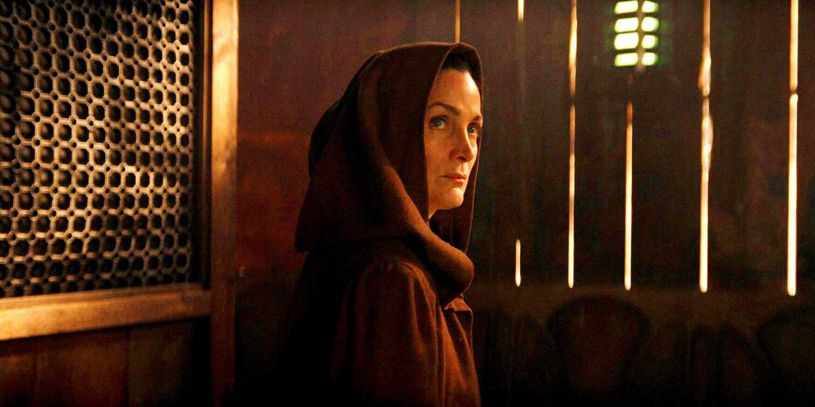 Jedi Master Indara looks offscreen in The Acolyte.