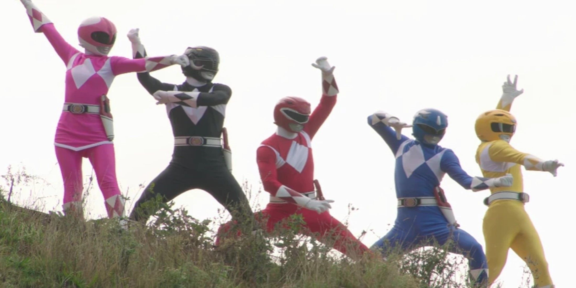 mighty-morphin-power-rangers-group-pose-super-megaforce-white-background-2200x1100