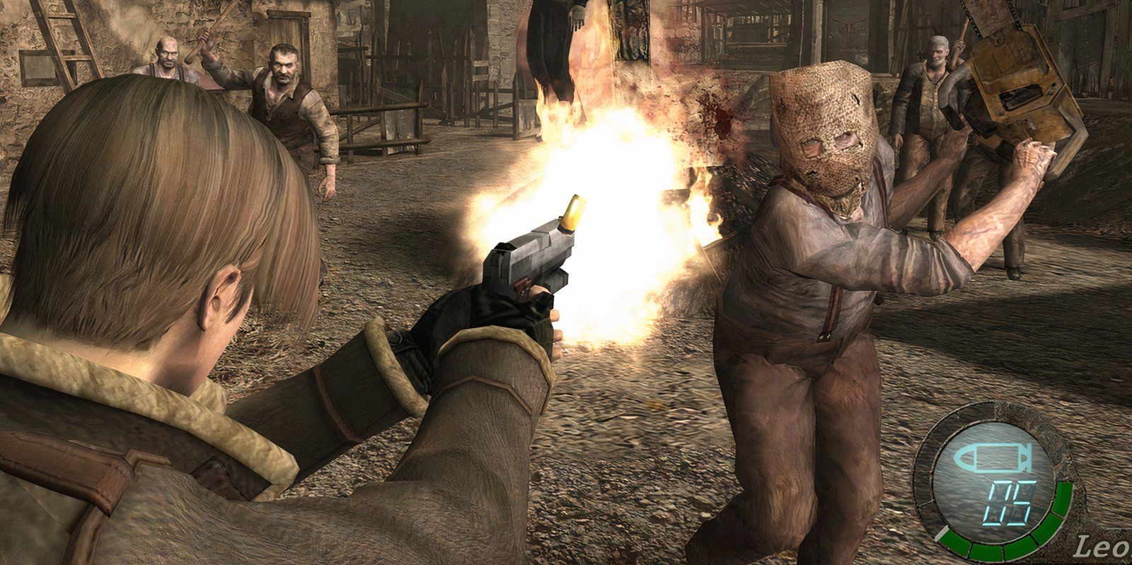 leon shooting at villagers in re4