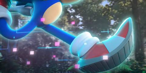 Bottom half of Sonic's body as he runs through a jungle 