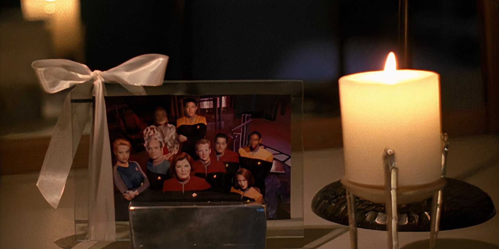 star trek voyager picture of the crew as a family