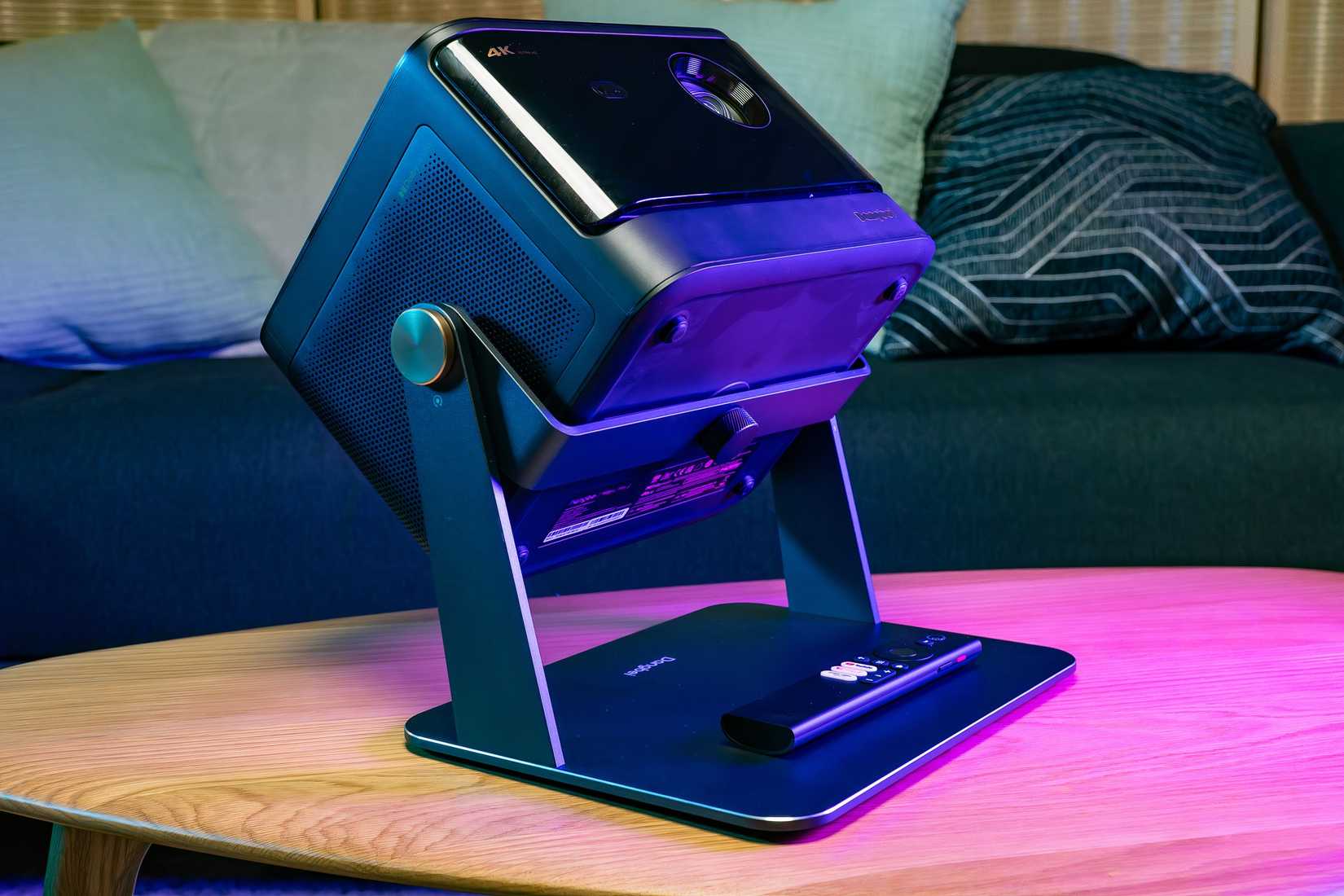 the-dangbei-mars-pro-2-projector-on-a-stand-5_53694043934_o