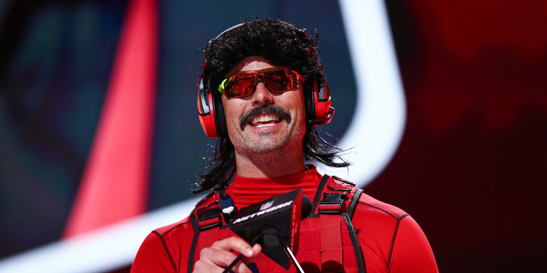 Dr Disrespect вносит изменения в страницу в социальных сетях