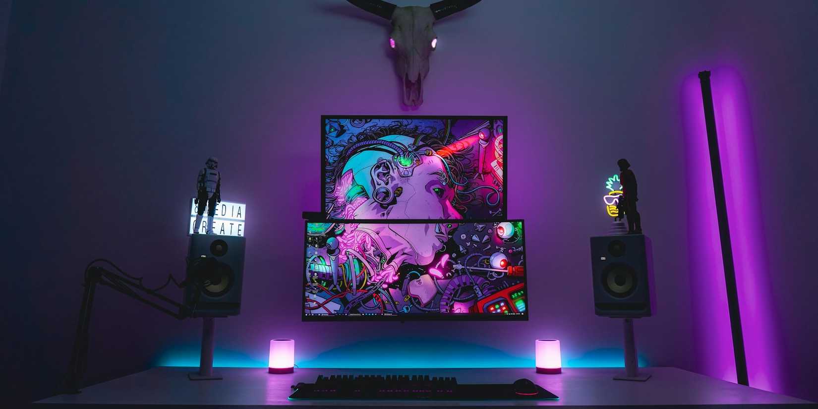 Dual monitors stacked vertically