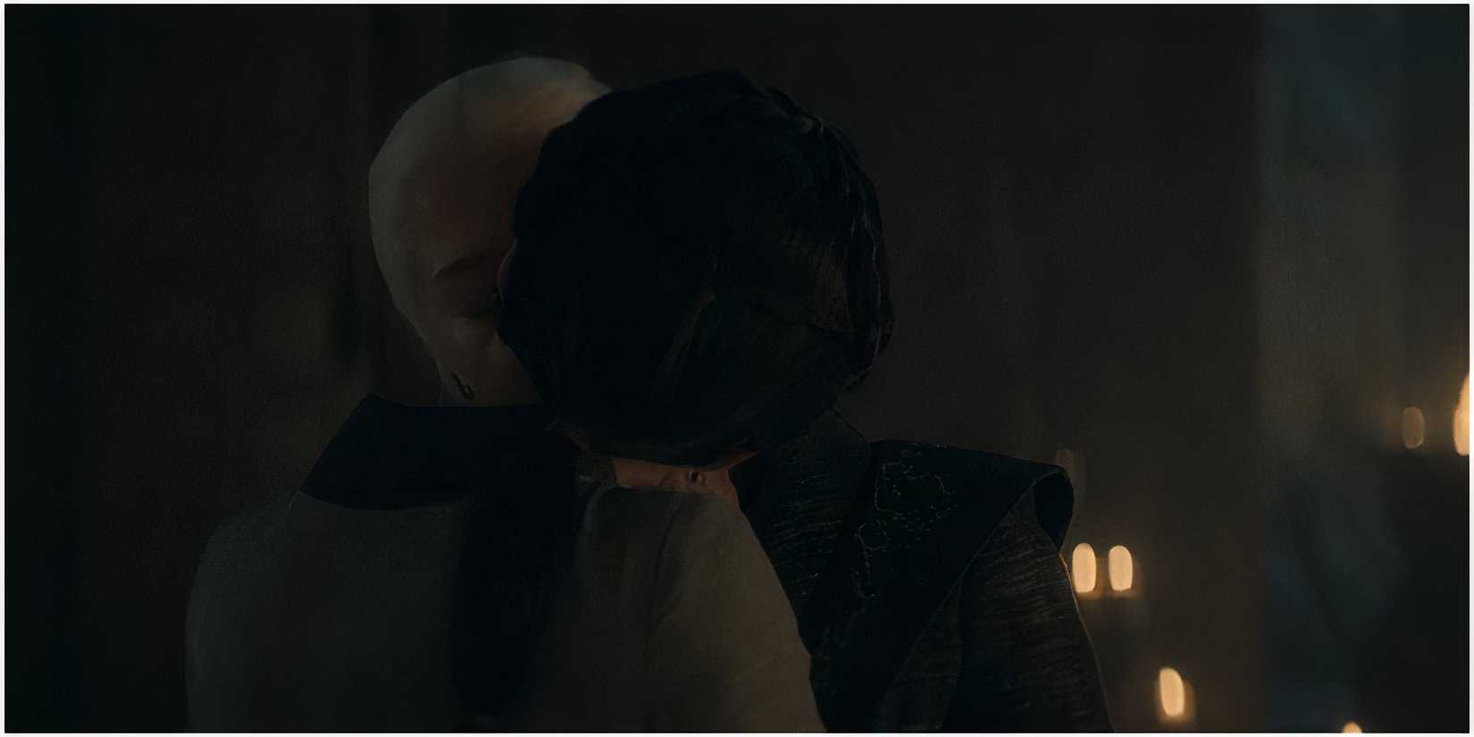 Rhaenyra and Mysaria kissing in House of the Dragon.