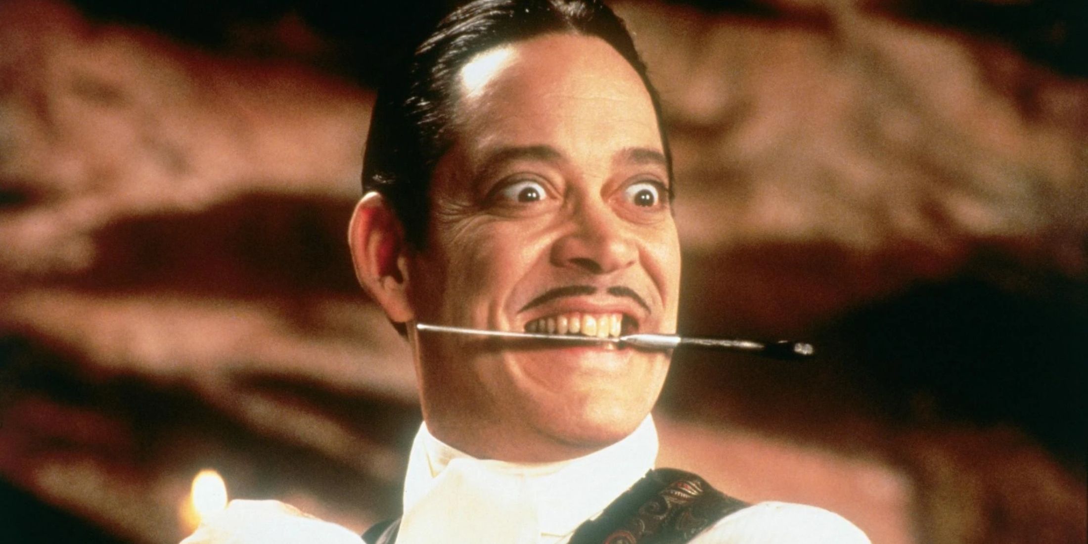 Raul-Julia-as-Gomez-Addams