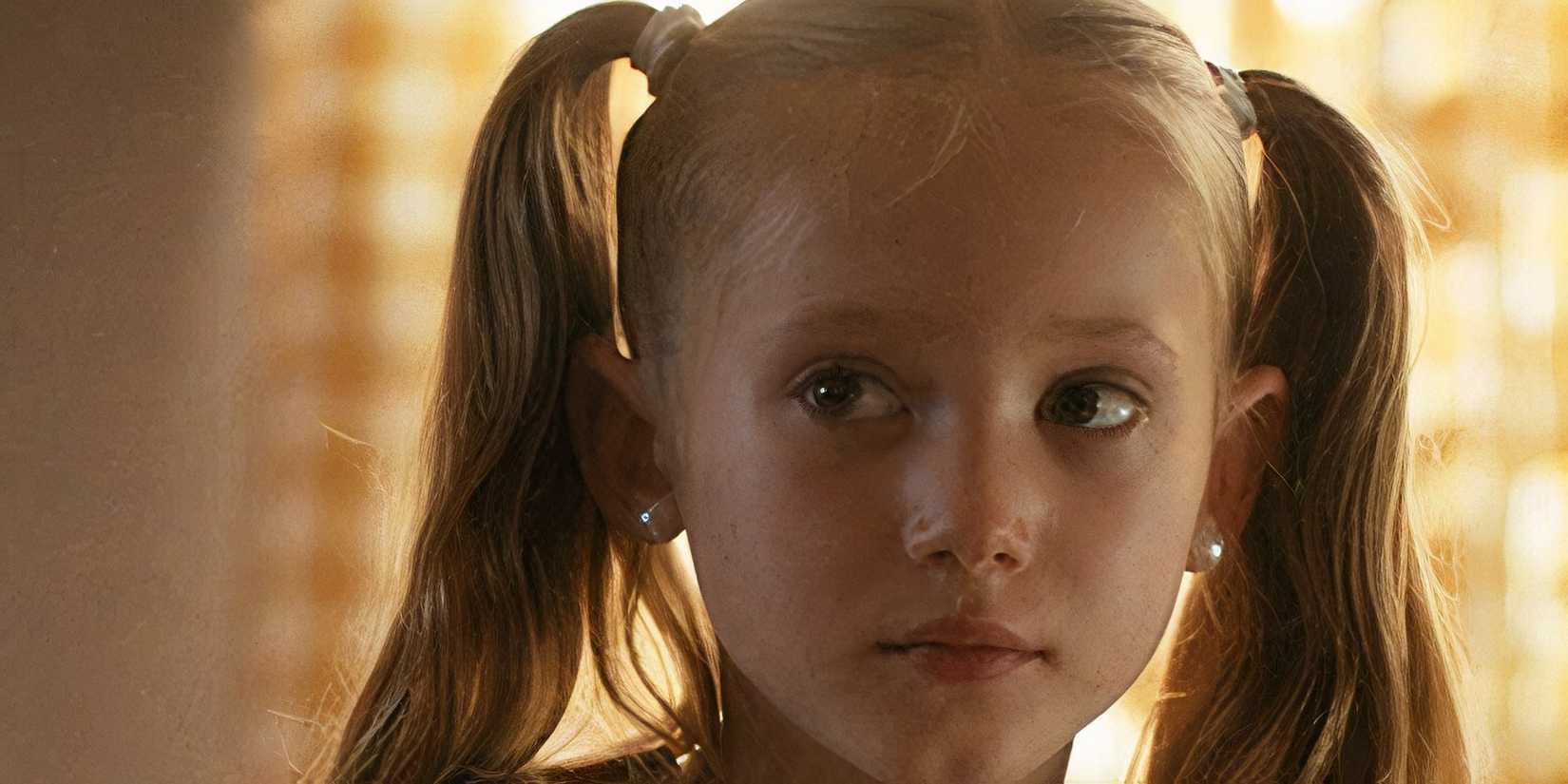 Anniston and Tinsley Price as Holly Wheeler in Stranger Things