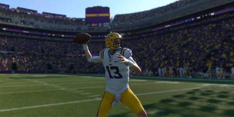 The quarterback for LSU preparing to throw a pass in College Football 25