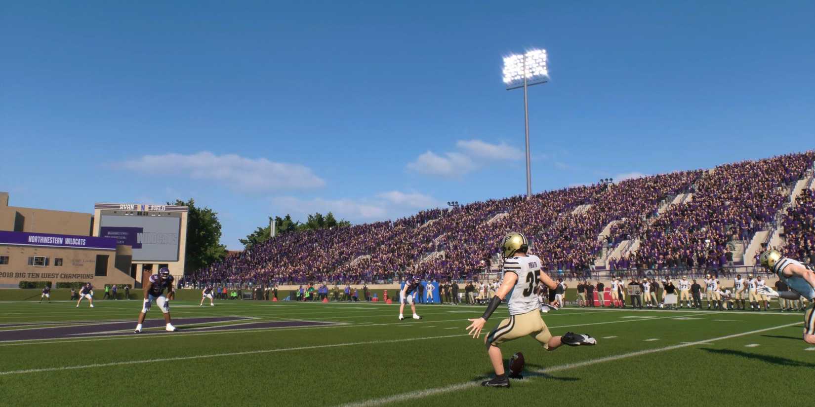 A player kicking off in College Football 25
