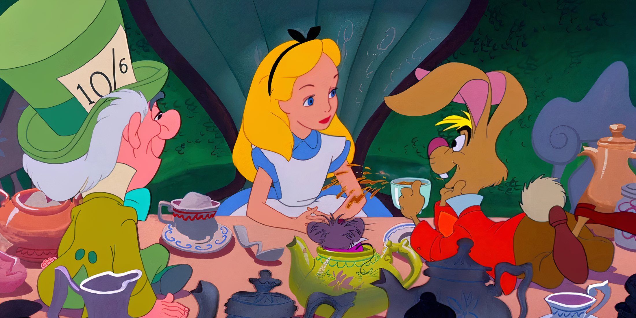 Disney Dreamlight Valley Player Recreates Alice in Wonderland's Labyrinth