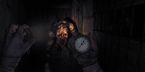 The player confronting The Beast with a flashlight and pocket watch in Amnesia: The Bunker
