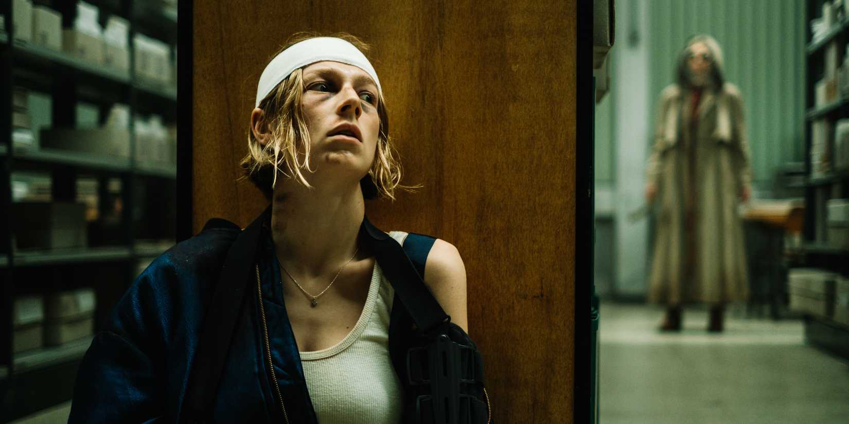 cuckoo-gretchen-hooded-woman