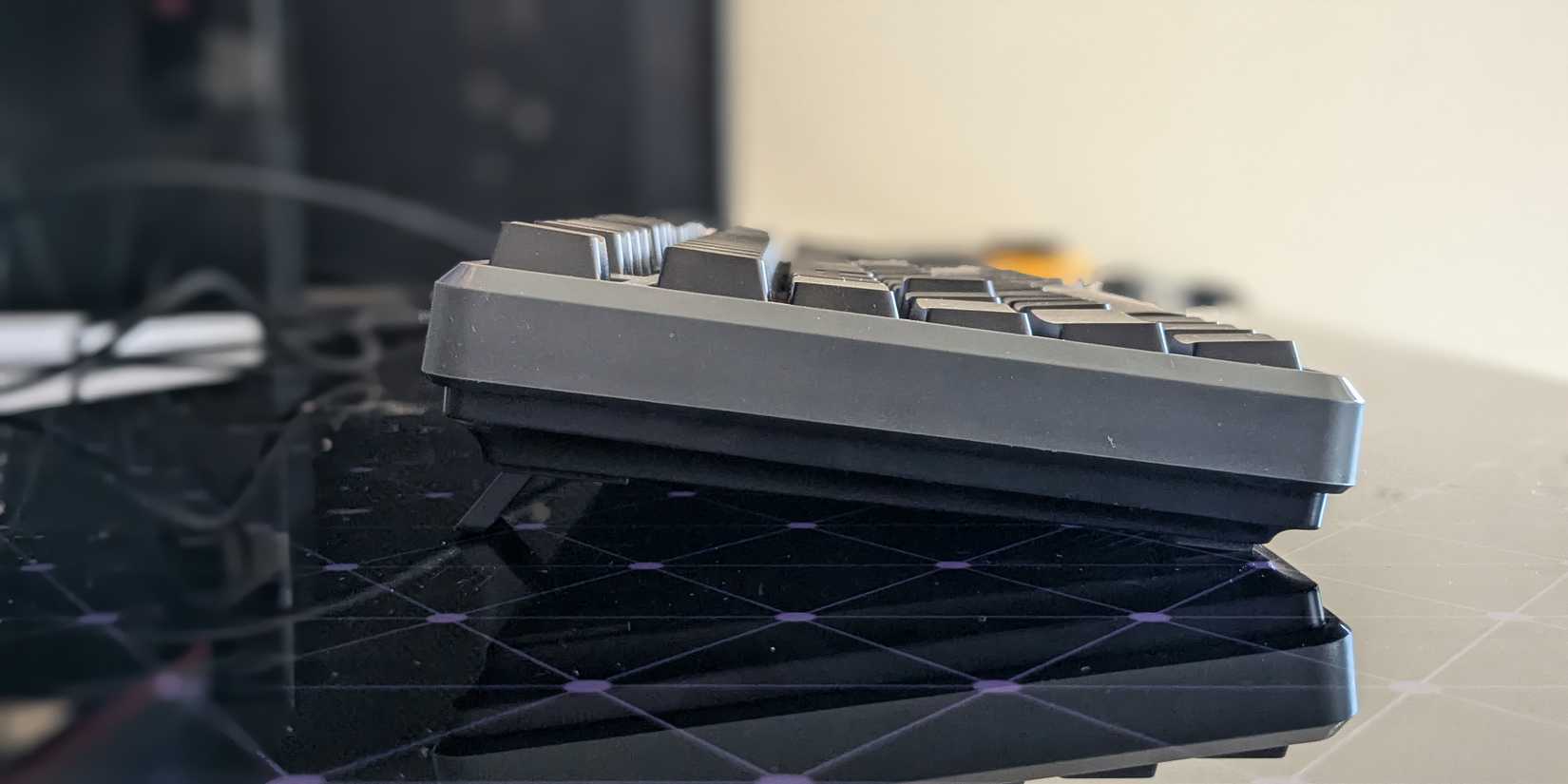 MSI Forge GK310 Keyboard from the side with adjustable feet up