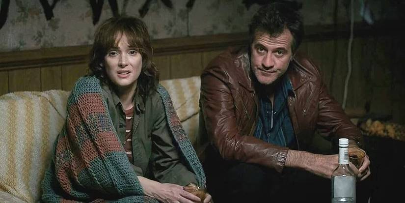 Stranger-Things-Joyce-Lonnie-Byers