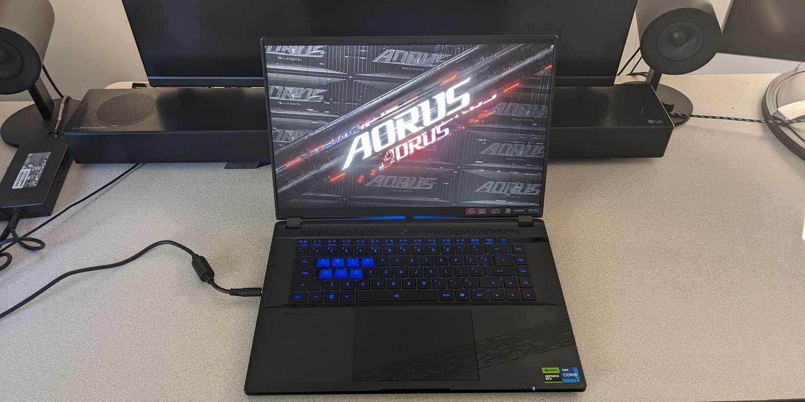 Gigabyte Aorus 16X Design #1