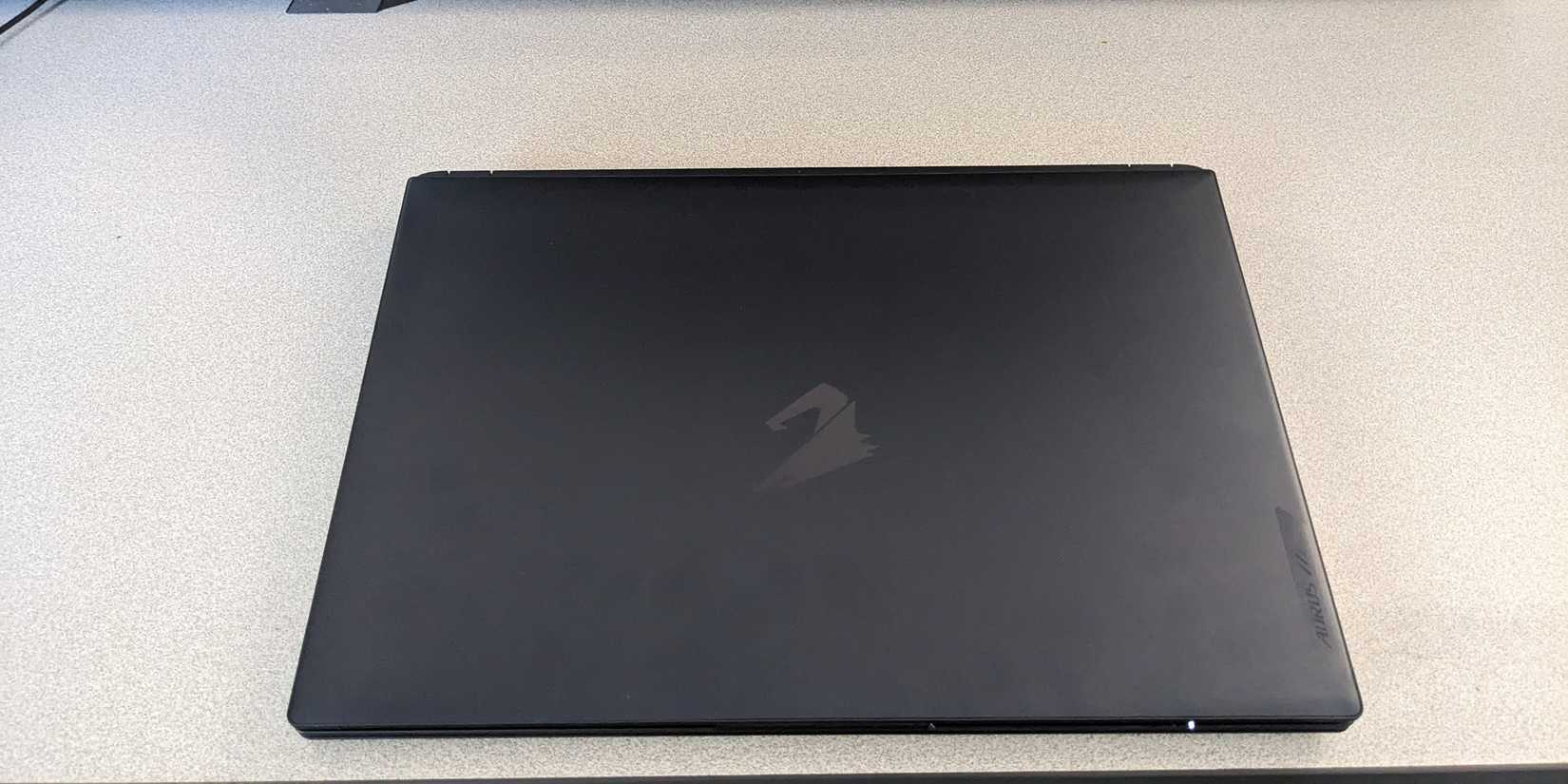 Gigabyte Aorus 16X Design #4