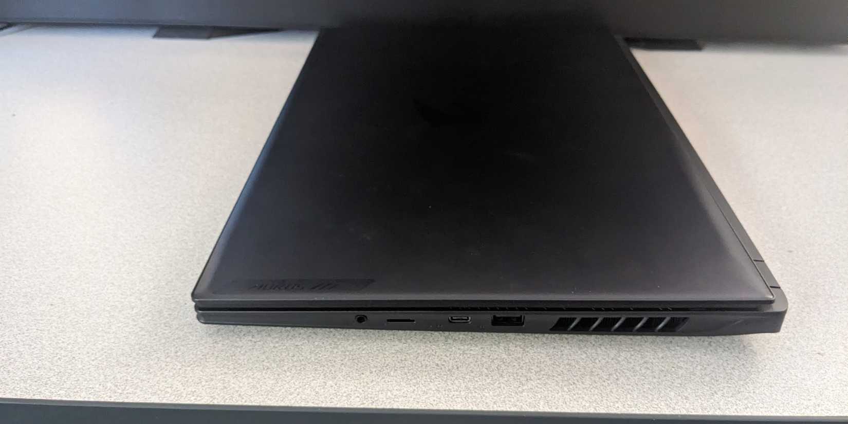 Gigabyte Aorus 16X Design #6