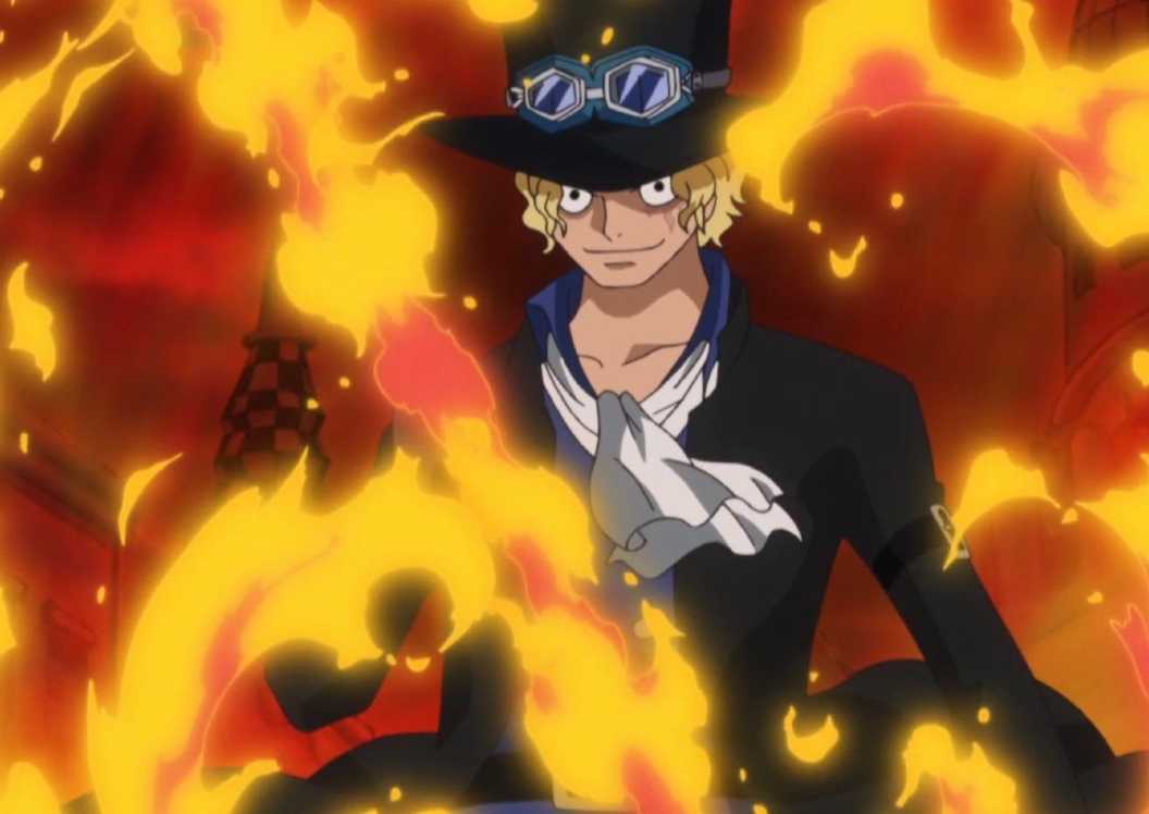 One Piece: 8 Pengguna Senjata Terkuat yang Bukan Pendekar Pedang, Diurutkan 8 Sabo uses the Flame-Flame Fruit against the Marines in One Piece.
