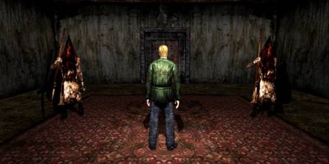 James Sunderland stands between two Pyramid Heads