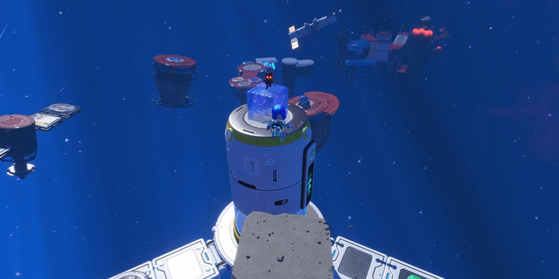 The third bot in Astro Bot's High-Suction Hero