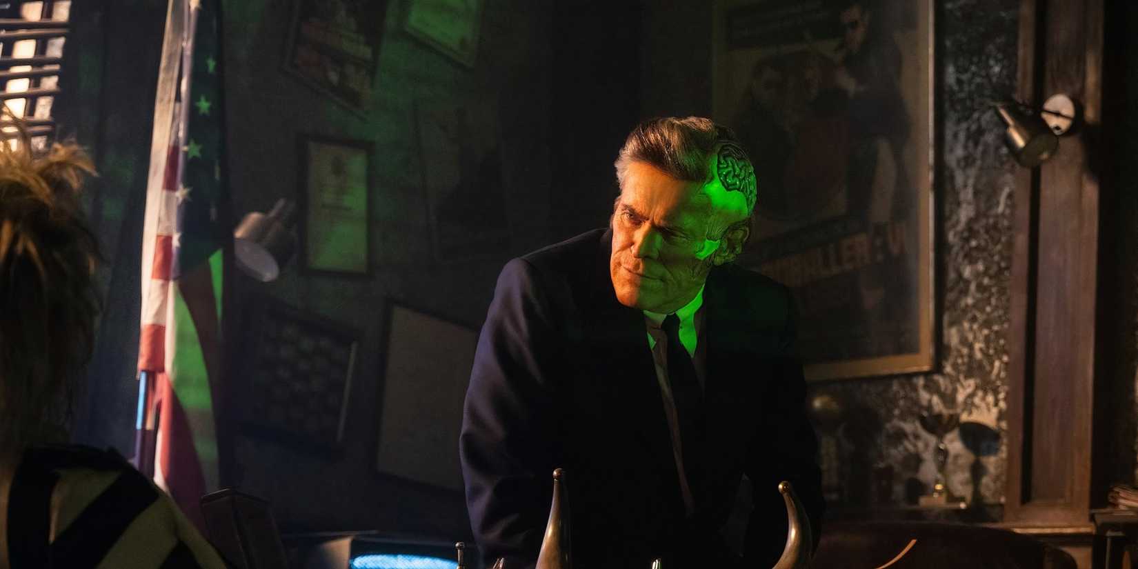 Wolf Jackson talking to Beetlejuice in Beetlejuice Beetlejuice