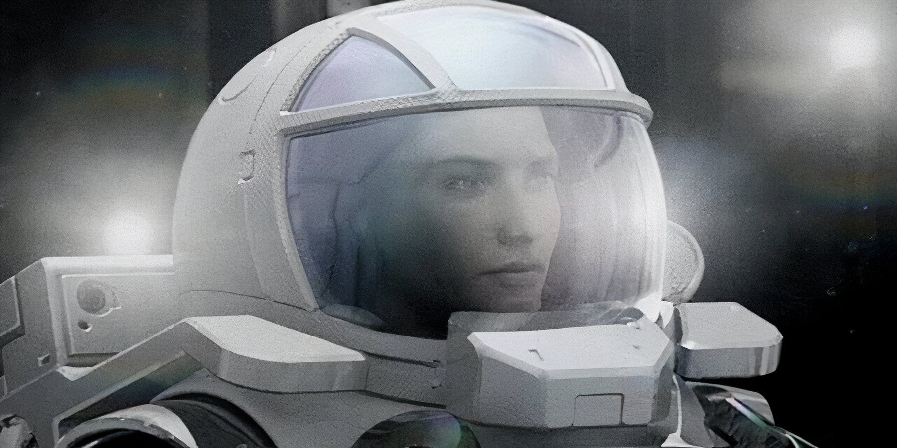 Echo Night: Beyond woman wearing space suit