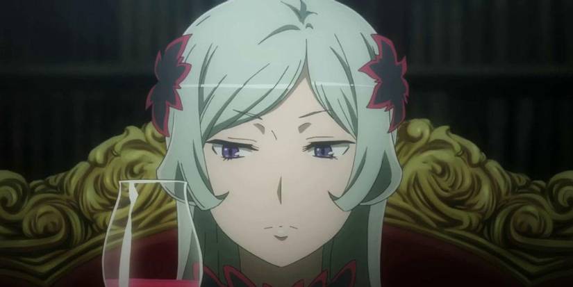 Freya holding wine (1)