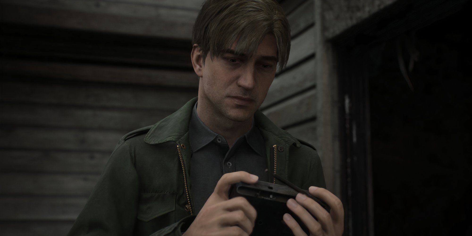 James with a radio in Silent Hill 2 (2024)