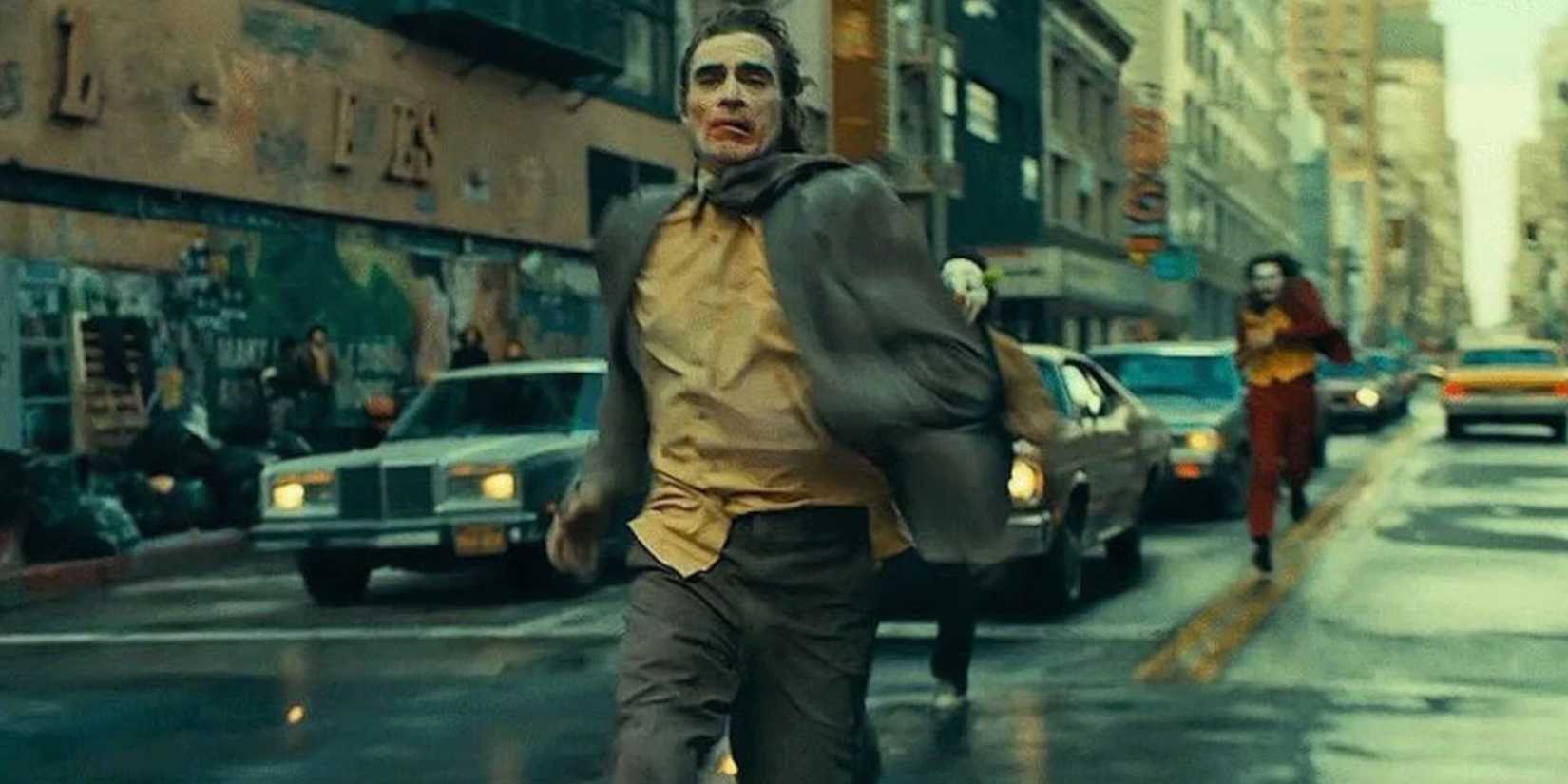 joker-2-arthur-fleck-chased-by-joker-fans