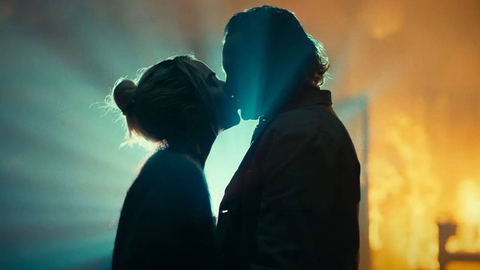 Joker and harley kissing