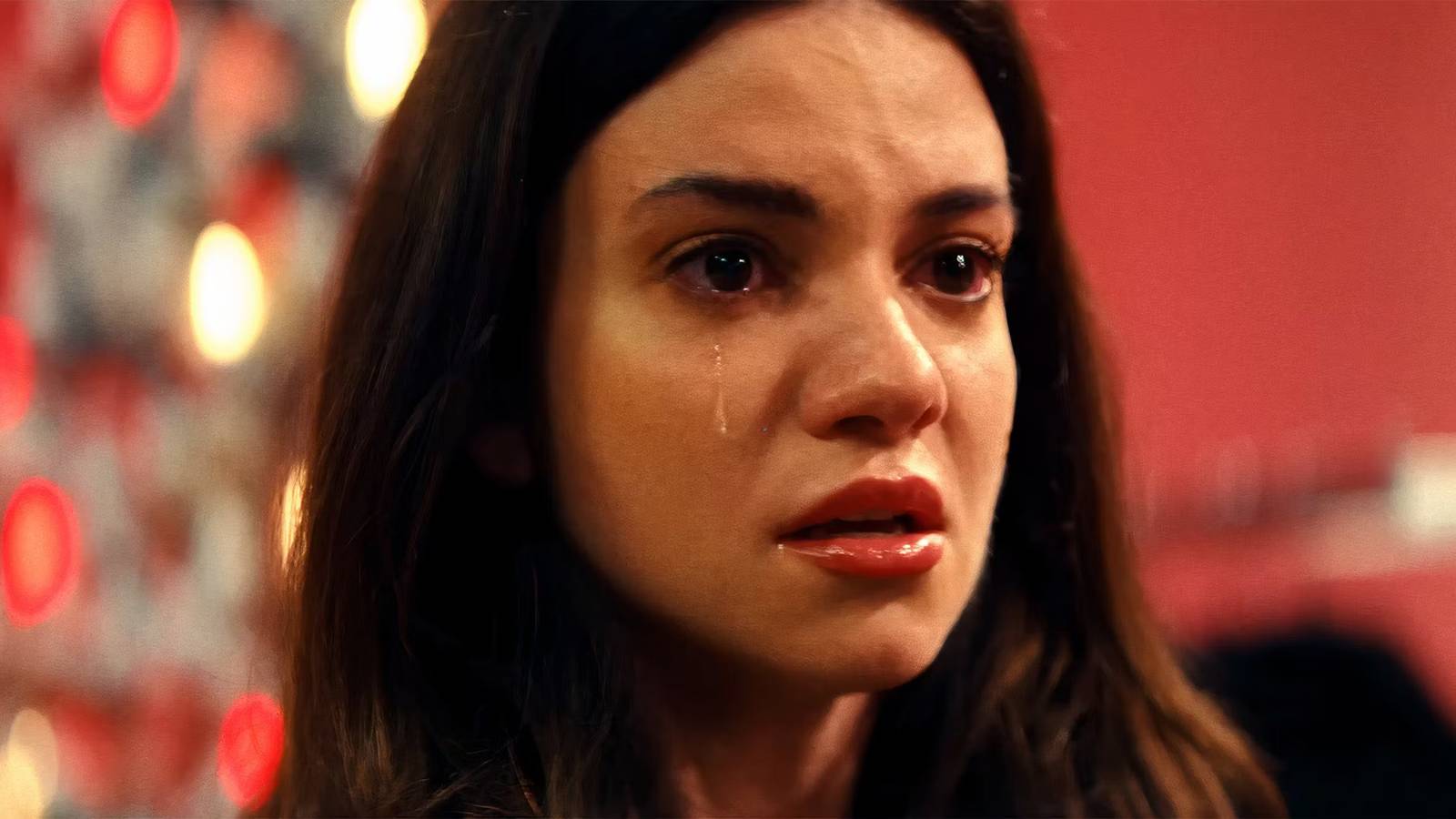 lauren-lavera-as-sienna-crying-while-looking-at-something-in-terrifier-3