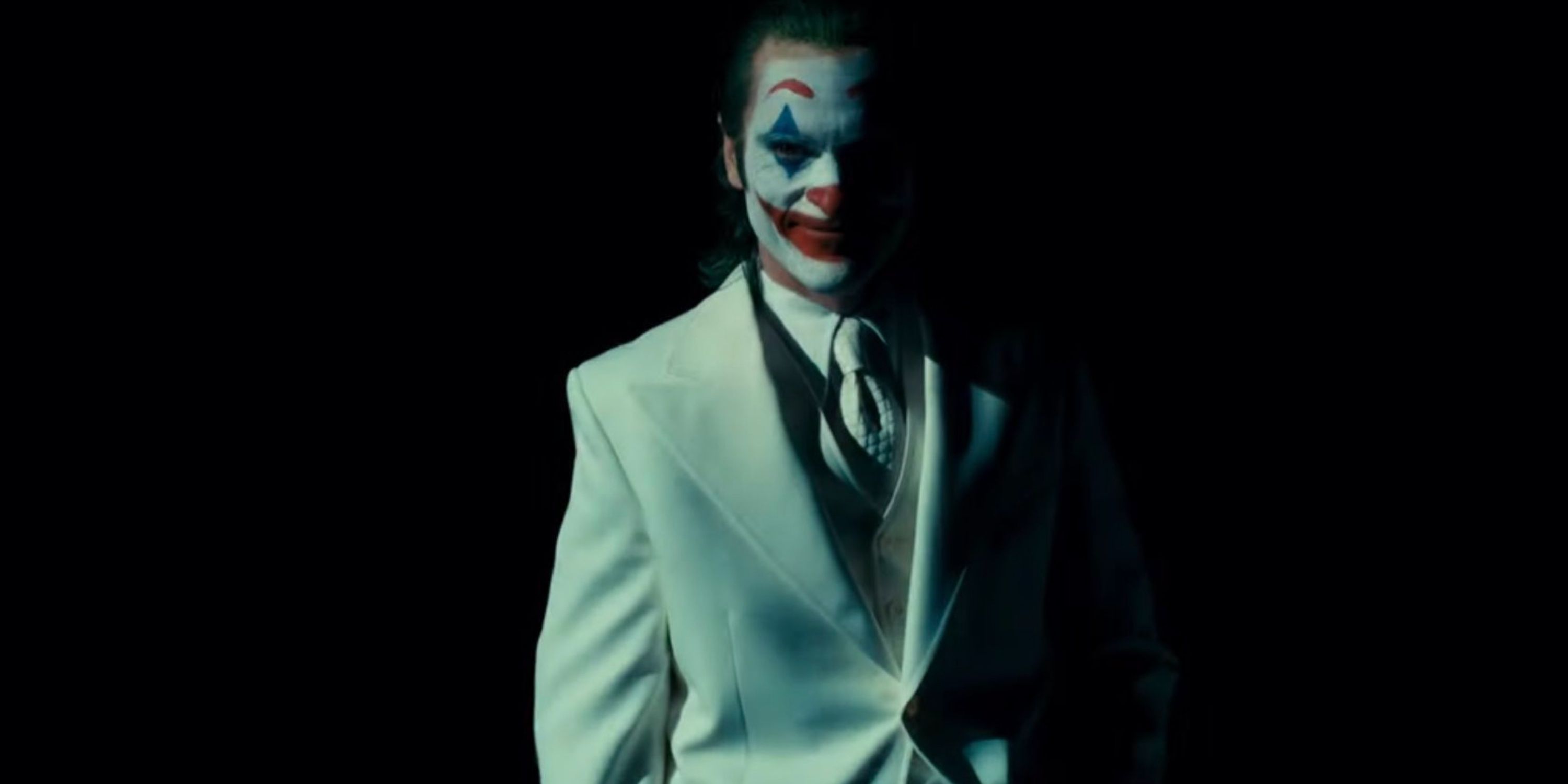 joaquin phoenix in joker's white suit