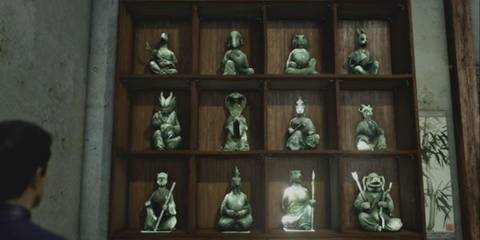 A wall of Jade Statues