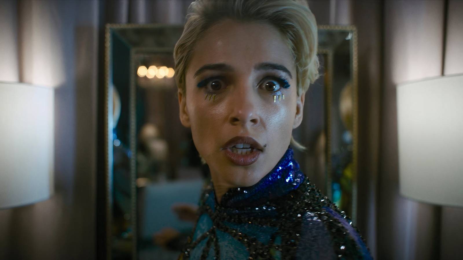 smile 2 skye riley turns around