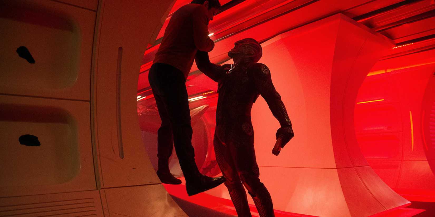 star-trek-beyond-krall-choking-kirk