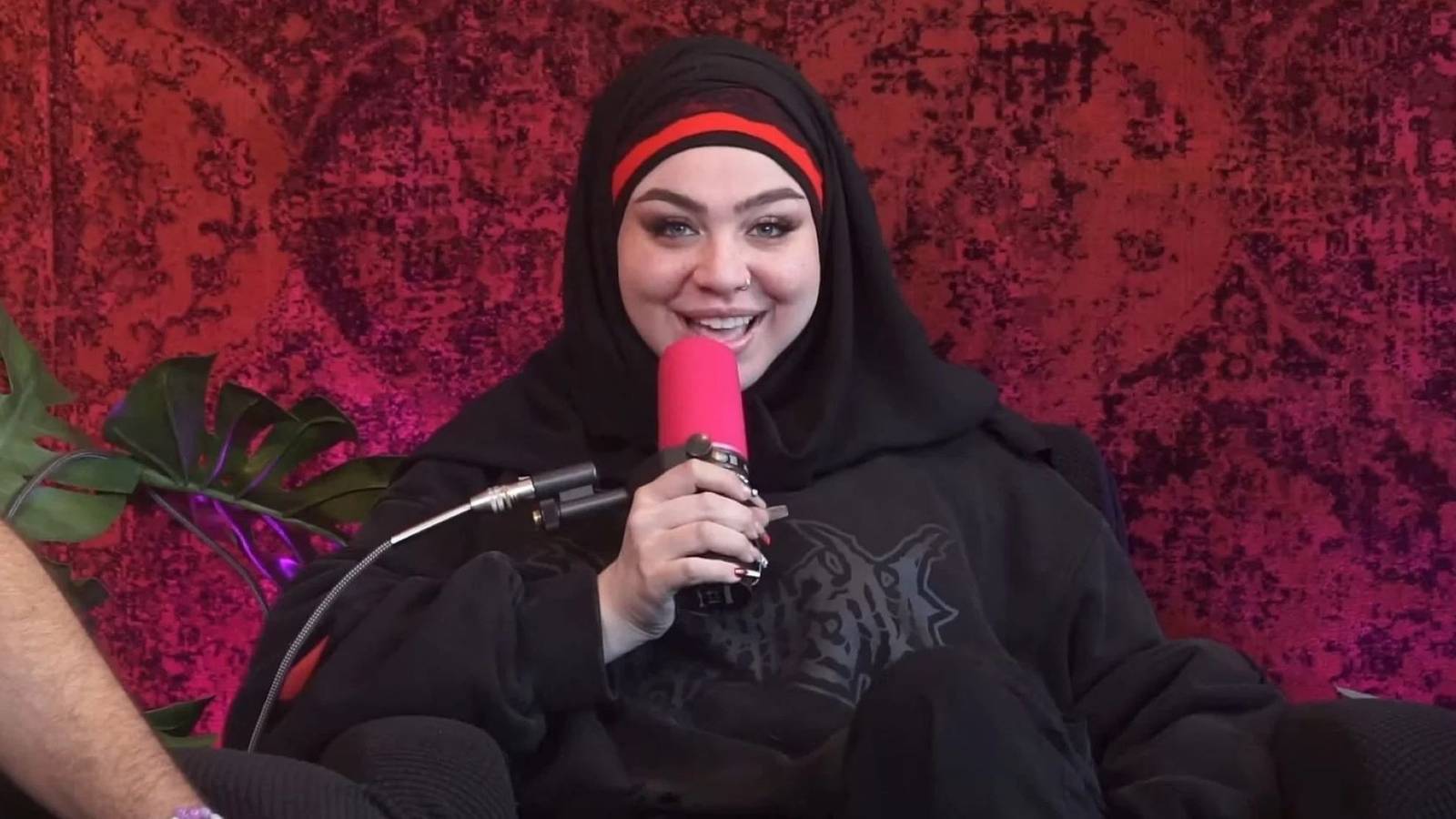 twitch streamer frogan holding a microphone