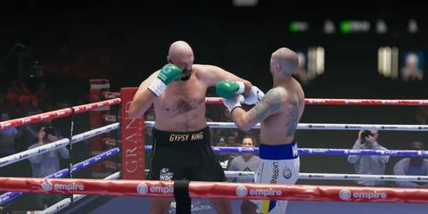 Undiputed Tyson lands a left hook on Usyk