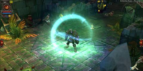 A player surrounded by a blue orb in Torchlight