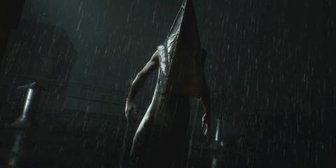 Pyramid Head standing in the rain in Silent Hill 2 Remake